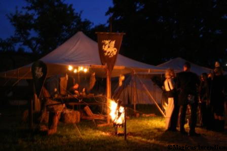 Drachenspornlager bei Nacht